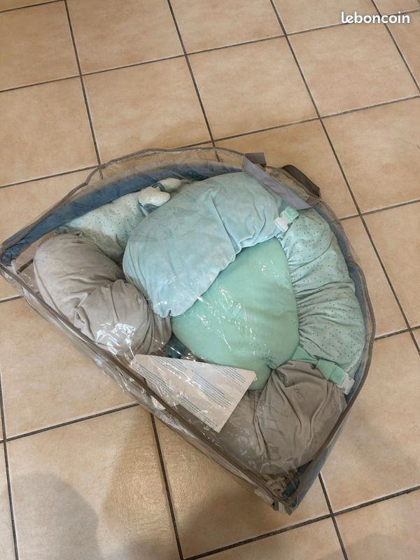 Tapis d'éveil bébé en forme de fleur (image 2)