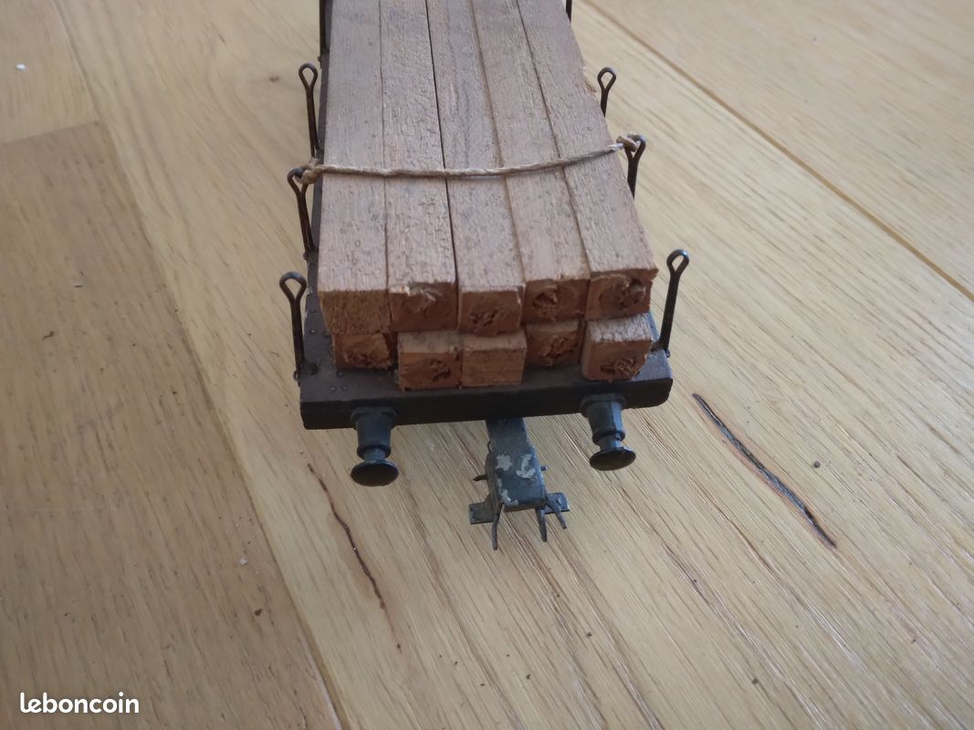 Lot 2 Wagons Échelle O : Bi-foudres Et Plat – BLZ Vintage France