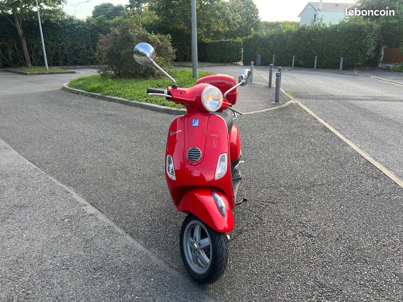Limited Edition Vespa Lx Rossa 50 Special Rossa Red Vespa Vespa