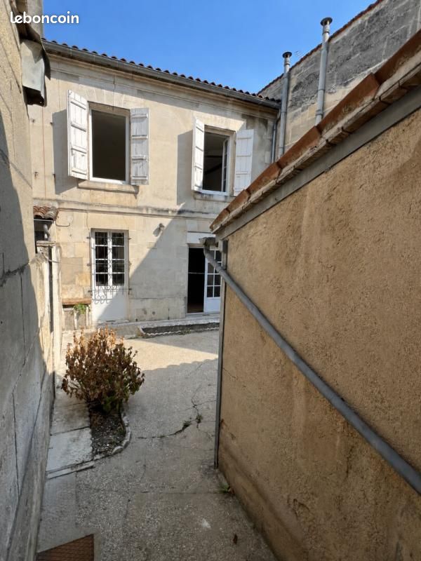 Maison 6 pièces 147 m² · à Cognac · 147 m² · 975 €/mois