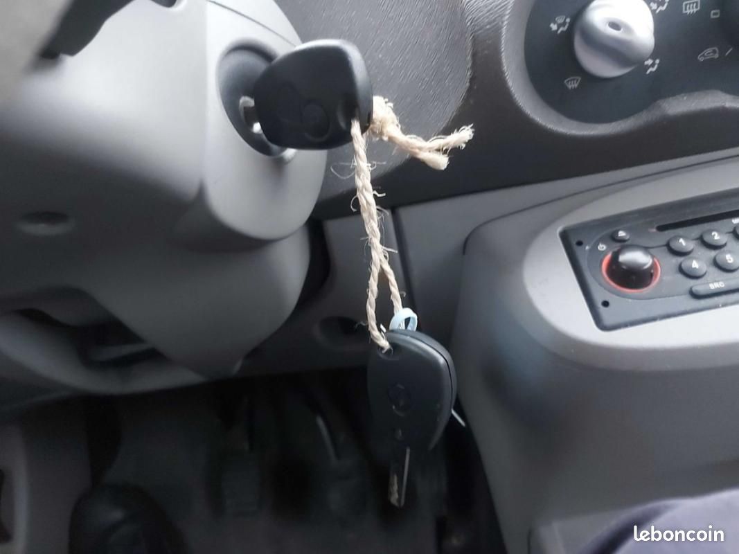 Renault Twingo II 1.2 16v 75 eco2 Expression 1ere Main (image 6)