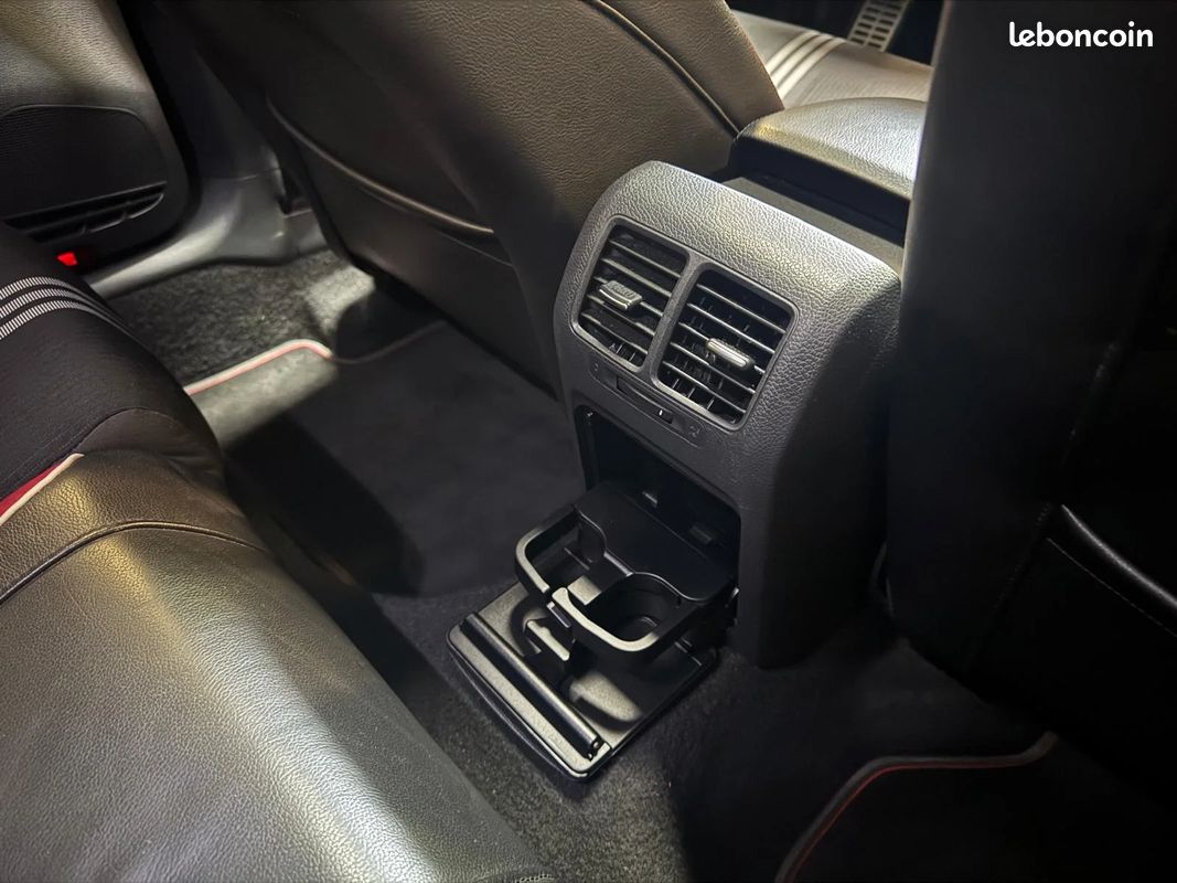 Volkswagen GOLF 6 GTI 2.0 TSI DSG Adidas / Dynaudio / Toit ouvrant panoramique / Sièges Chauffants (image 28)