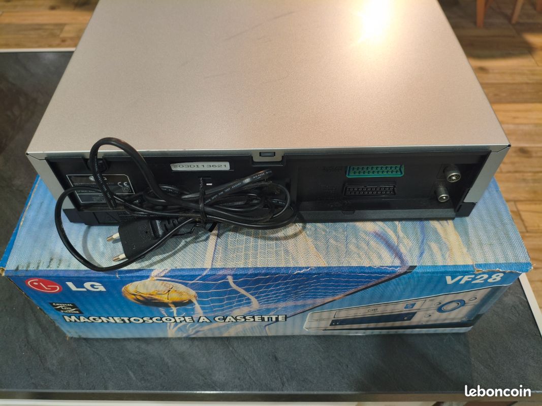 LECTEUR MAGNÉTOSCOPE JVC double combo VHS testé sans télécommande HR-XVC29UJ EUR 82,52 - FR