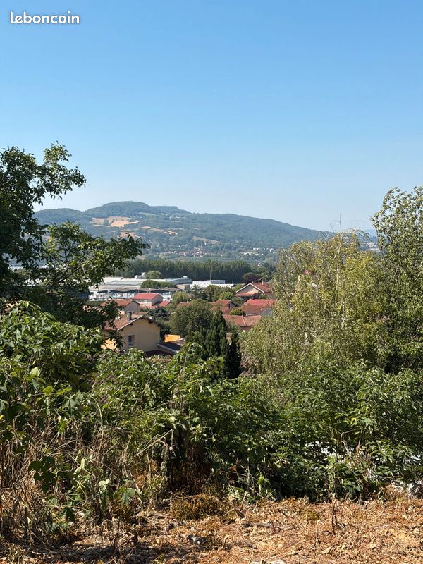 Terrain 550 m² · à Massieux · 550 m² · 230 000 €