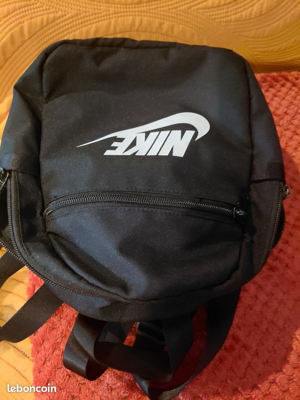 Petit sac Nike (image 1)