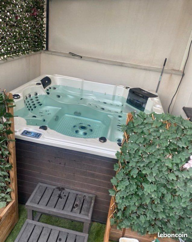 Jacuzzi 5 places (image 1)