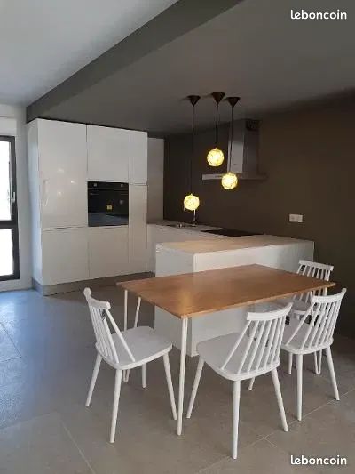Appartement 2 pièces 56 m² · à Trets · 56 m² · 990 €