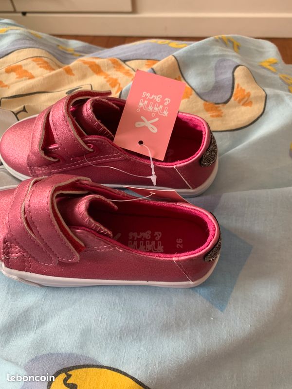 Chaussures neuves taille 26 (image 1)