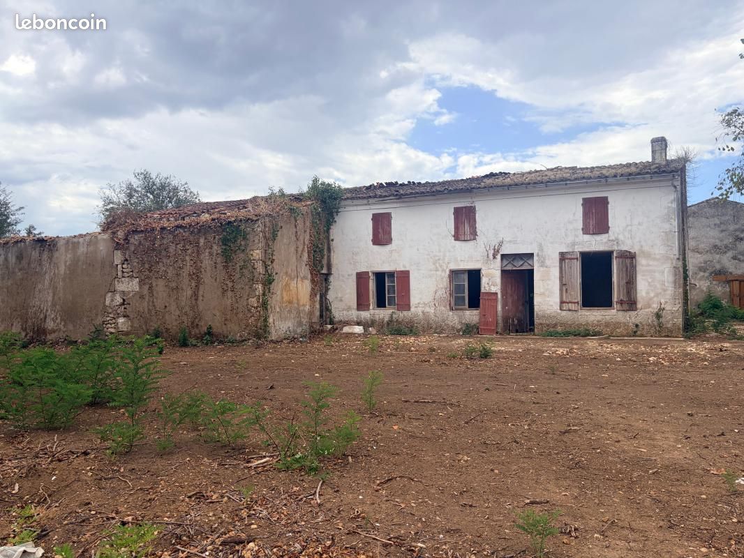 Maison 5 pièces 370 m² · à Sainte-Gemme · 370 m² · 75 000 €