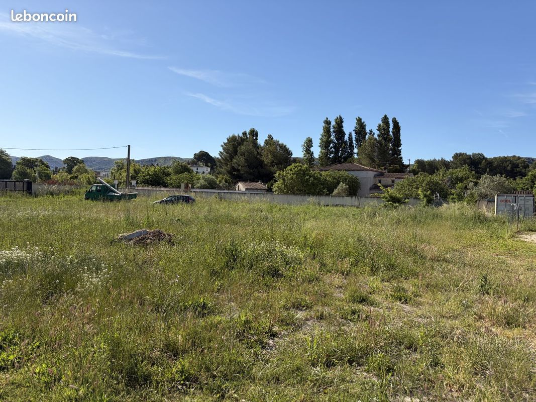 Terrain à bâtir de 356 m² à GIGNAC-LA-NERTHE (13) · 235 000 €