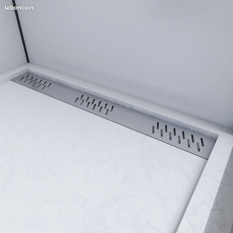 Receveur en acrylique Blanc Effet Pierre 90x90x4 cm – Grille Linéaire Chrome – MOON (image 1)