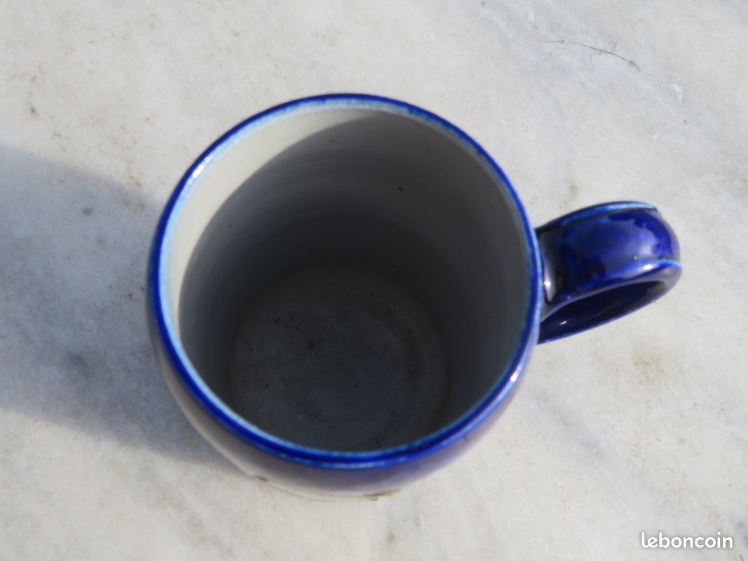 VINTAGE - Ancienne grande chope a bière/Mug en grès au sel d'Alsace à décor floral sur fond bleu cobalt vernissé - Alsace (Vers 1950) (image 4)