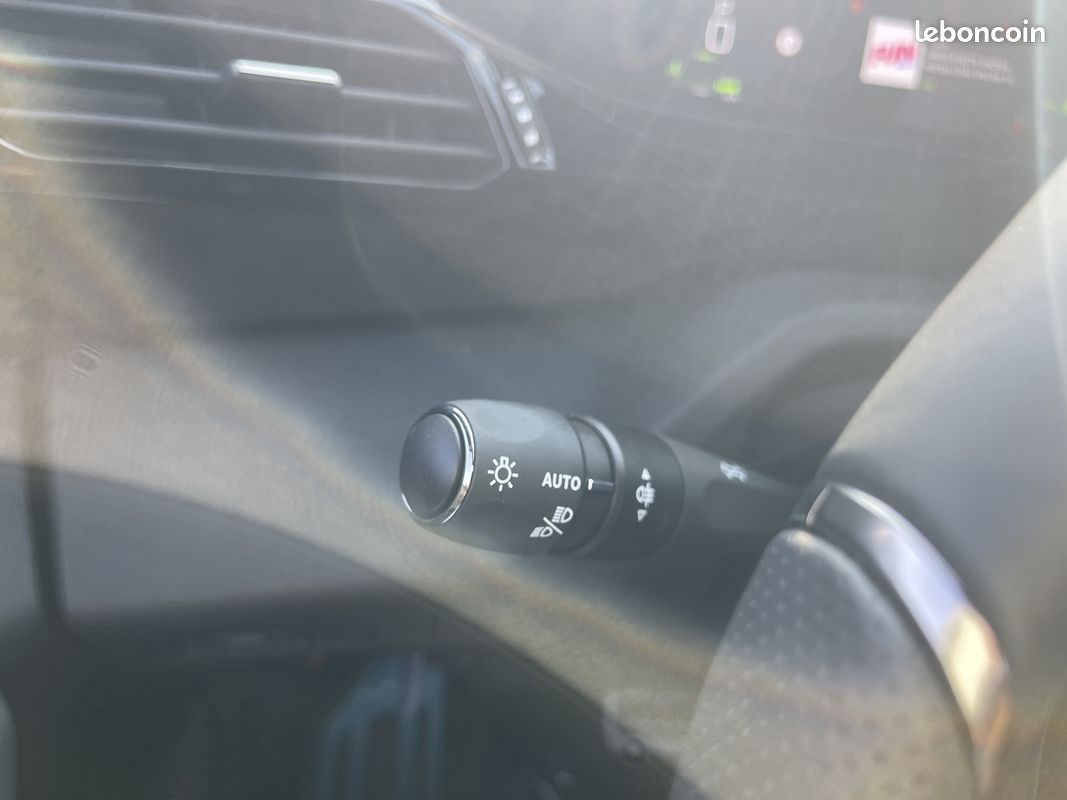 Peugeot 308 1.5 BLUEHDI 130CH S&S GT EAT8 (image 21)