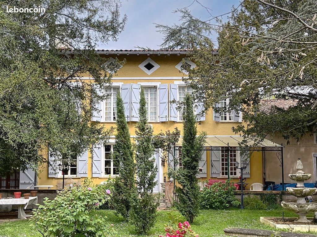 Maison 7 pièces 270 m² · à Montesquieu-Volvestre · 270 m² · 374 400 €