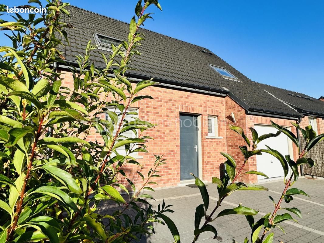 Maison 5 pièces 97 m² · à Coutiches · 97 m² · 305 000 €