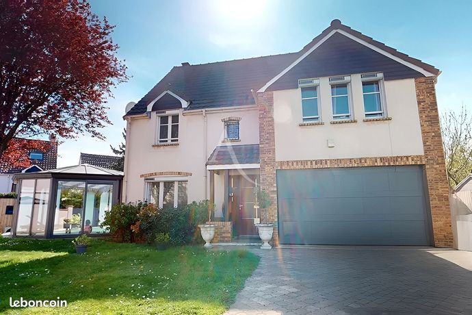 Maison 9 pièces 225 m²