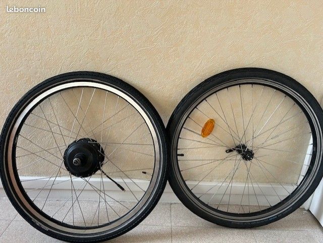 Roue de velo + moteur + batterie (image 1)