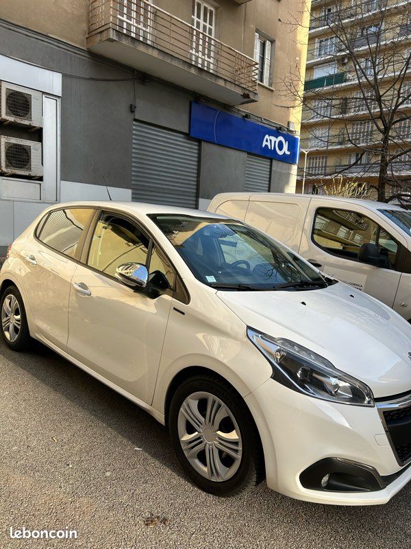 Peugeot 208 (image 1)