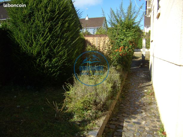 https://img.leboncoin.fr/api/v1/lbcpb1/images/d5/ed/90/d5ed907d9f8bfed97bea04053b94053ae07f9eda.jpg?rule=ad-image
