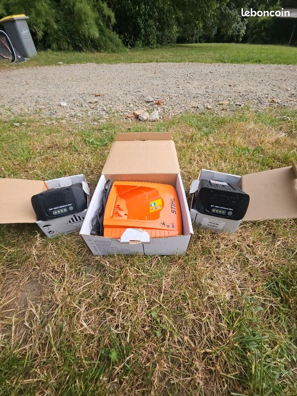 Lot Stihl 2 batteries AP180 + chargeur rapide AL300 (image 2)