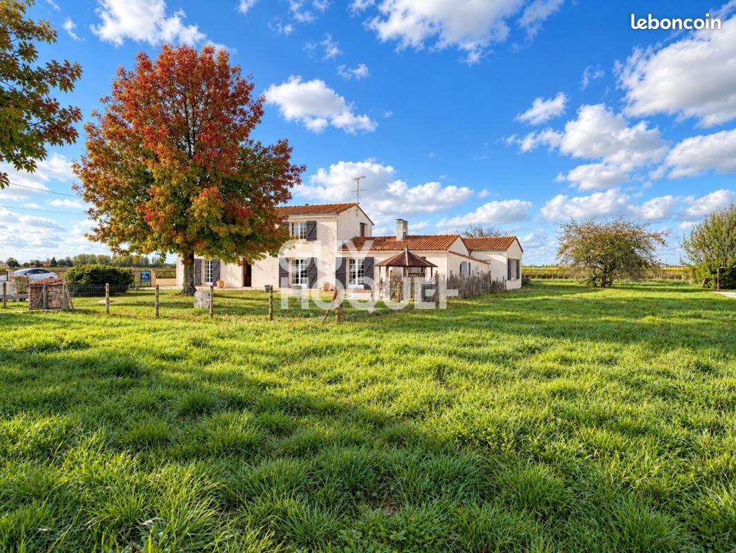 Maison 6 pièces 144 m² · à Saint-Estèphe · 144 m² · 224 000 €
