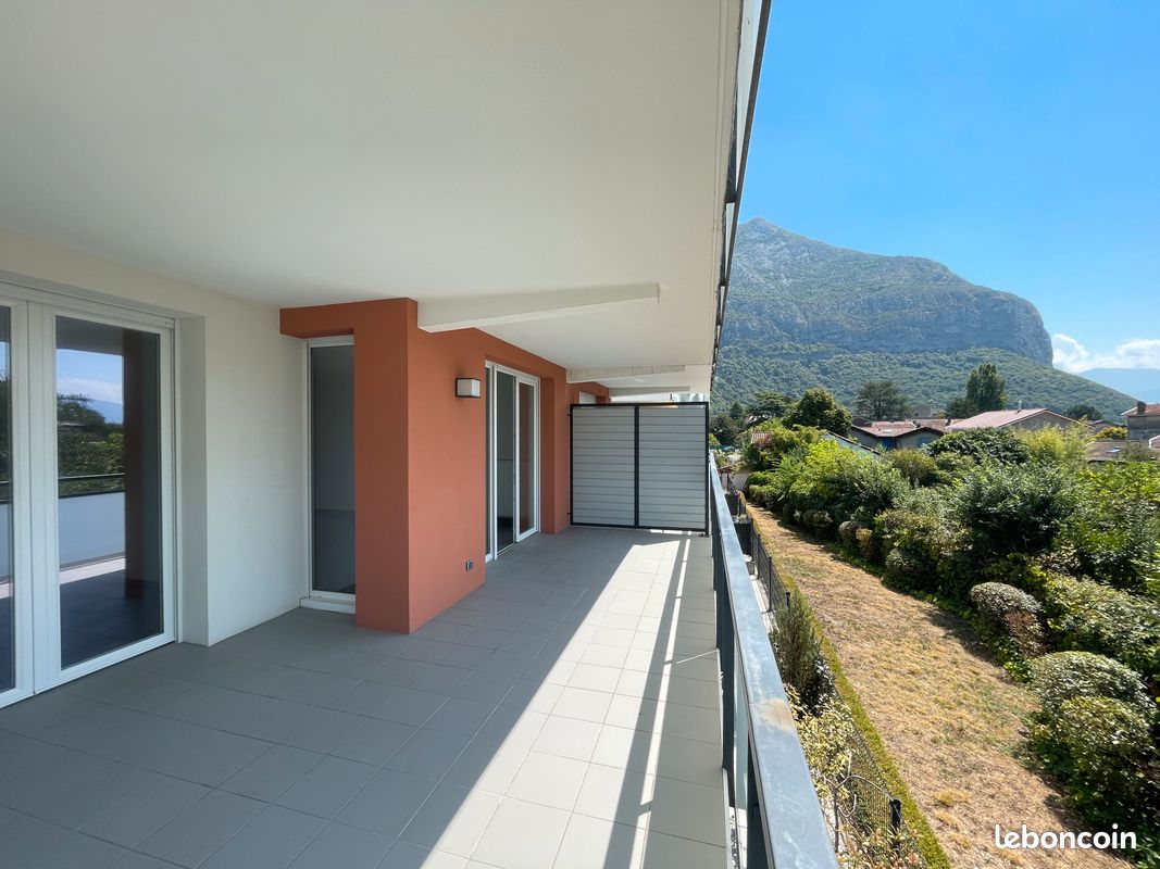Parking 3 pièces 62 m² · à Saint-Égrève · 61,8 m² · 978 €