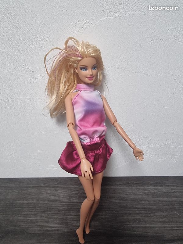 BARBIE corps articulé porte la robe Modern Circle OOAK