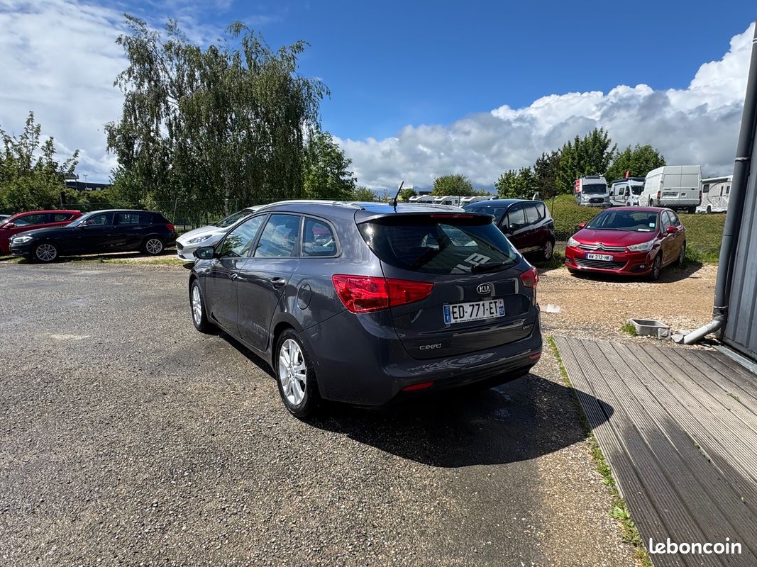 Kia cee'd sw 1.4 crdi 90ch style 5p (image 2)