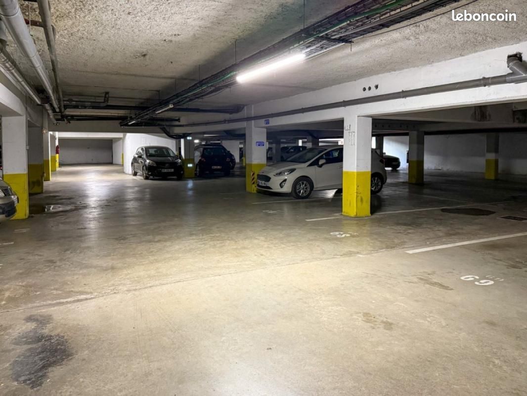Parking 12 m² · à Lille · 12 m² · 80 €/mois