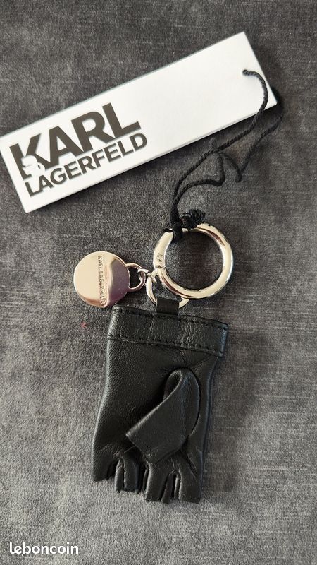 Porte-clés / Breloque Karl Lagerfeld - Étiquette Noire En Résine à Accrocher Sur Sac - Neuf Sans étiquettes