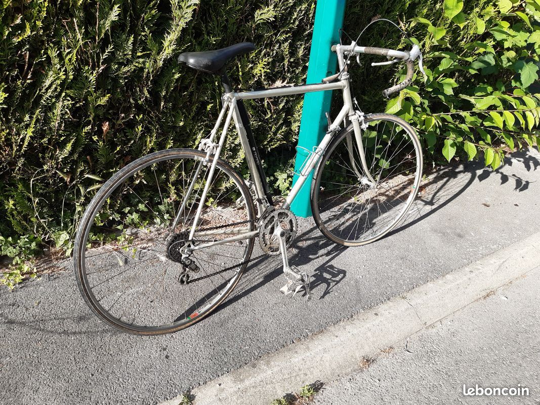 Véritable vélo de route "vintage " Cycles DUBAU " dans son jus " (image 3)