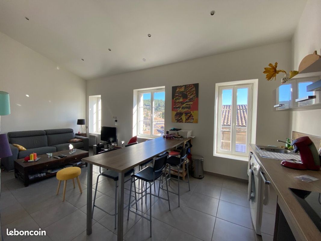 Appartement 2 pièces 45 m² · à Saint-Zacharie · 45 m² · 652 €