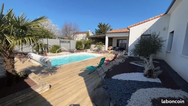 Maison 5 pièces 137 m² · à Chauray · 137 m² · 379 000 €