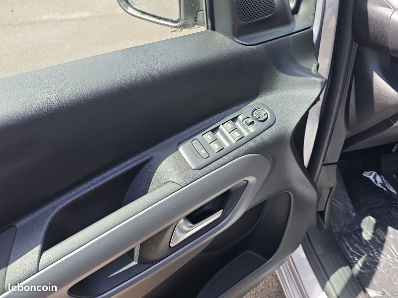 Citroën Berlingo III 1.5 BLUEHDI 130 EAT8 PLUS N1 (image 9)