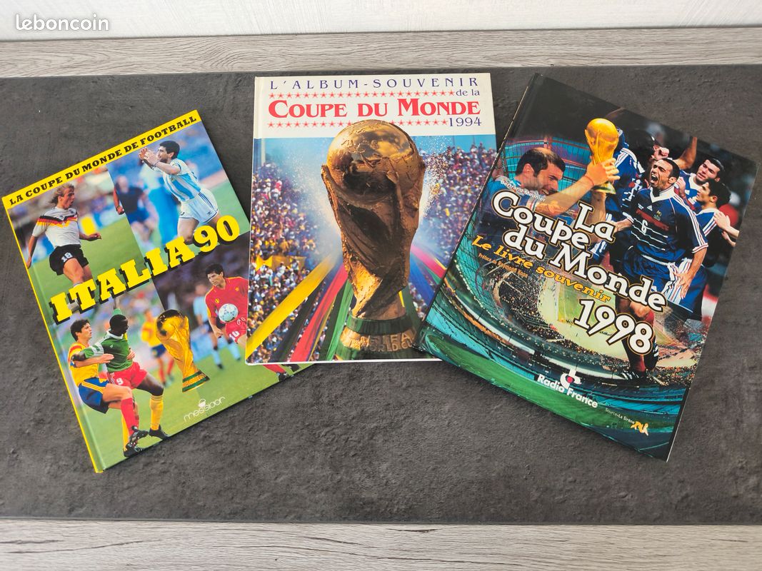 Livres COUPES DU MONDE DE FOOTBALL 1990, 1994, 1998 chaque livre à 8 euros (image 1)