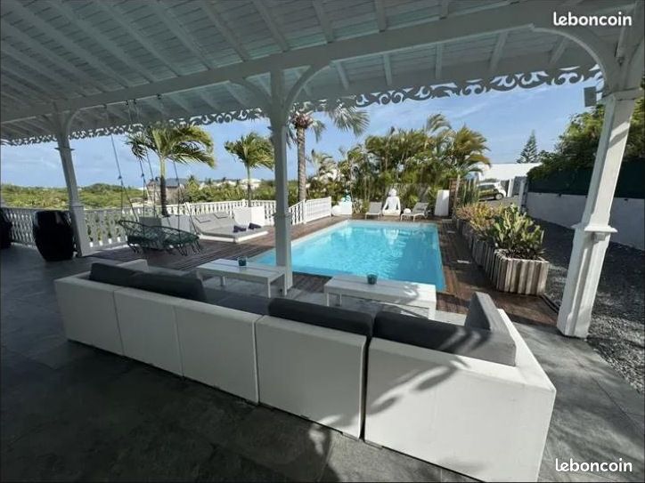 Maison 5 pièces 300 m² · à Saint-François · 300 m² · 3 500 €/mois