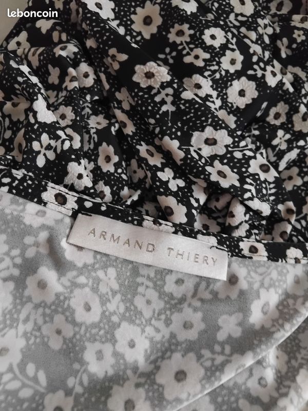 T shirt noir et blanc Armand thiery 46 Vêtements