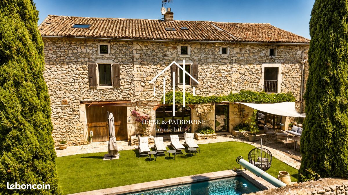 Maison 9 pièces 338 m² · à Vallon-Pont-d'Arc · 338 m² · 880 000 €