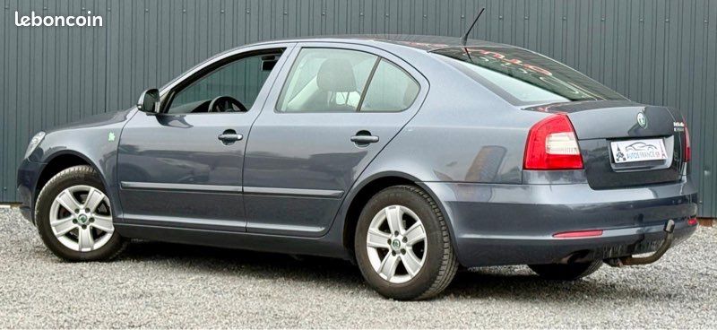 Skoda Octavia/1,6tdi 105cv/année 2012/228000kms/1eremain/Carnet entretien complet/ trés propre (image 3)