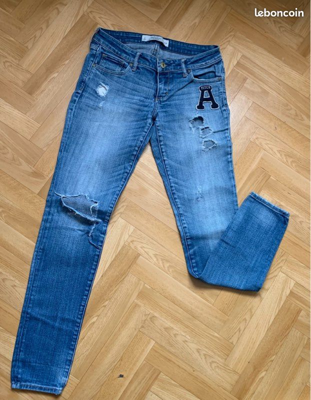 Jean troué « Abercrombie & Fitch» taille 36 ou W 26 (image 1)