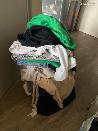 Lot De 15 Vêtements Femme – Tailles Diverses – Neufs Ou Très Bon état