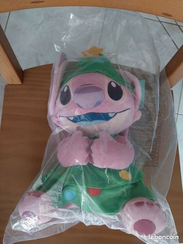 Peluche moyenne Angel Stitch sapin Fêtes de Noël Merry Christmas Disney (image 2)