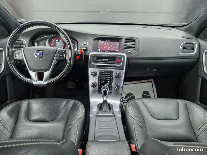 Volvo V60 D2 120CH MOMENTUM GEARTRONIC * ATTELAGE * BLUETOOTH * RADAR (image 9)