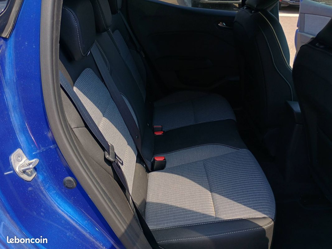 RENAULT Clio E-Tech full hybrid 145 ch GSR2 Techno (image 16)