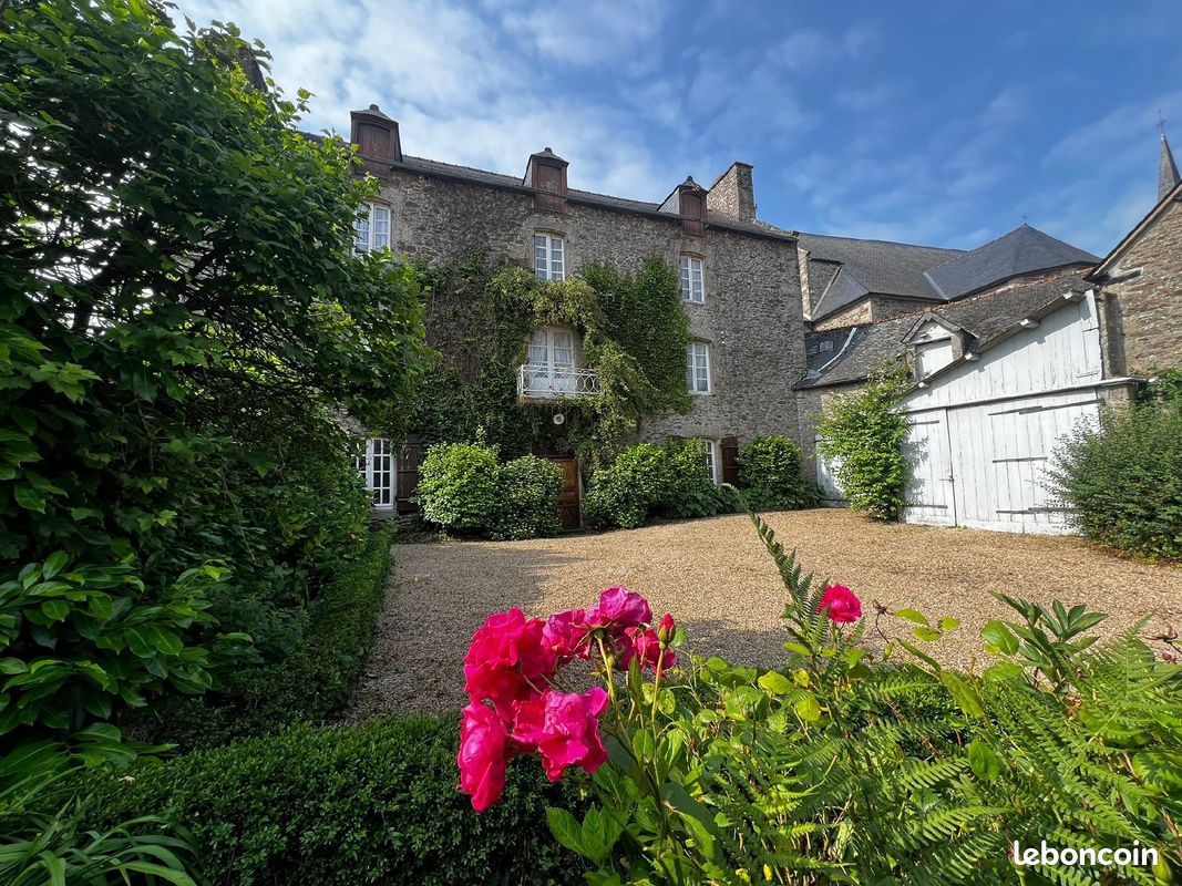 Maison 10 pièces 269 m² · à Corseul · 269 m² · 394 300 €