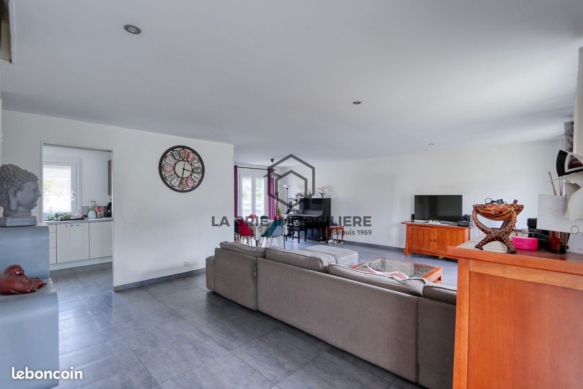 Maison 7 pièces 142 m² · à Brie-Comte-Robert · 142 m² · 379 000 €