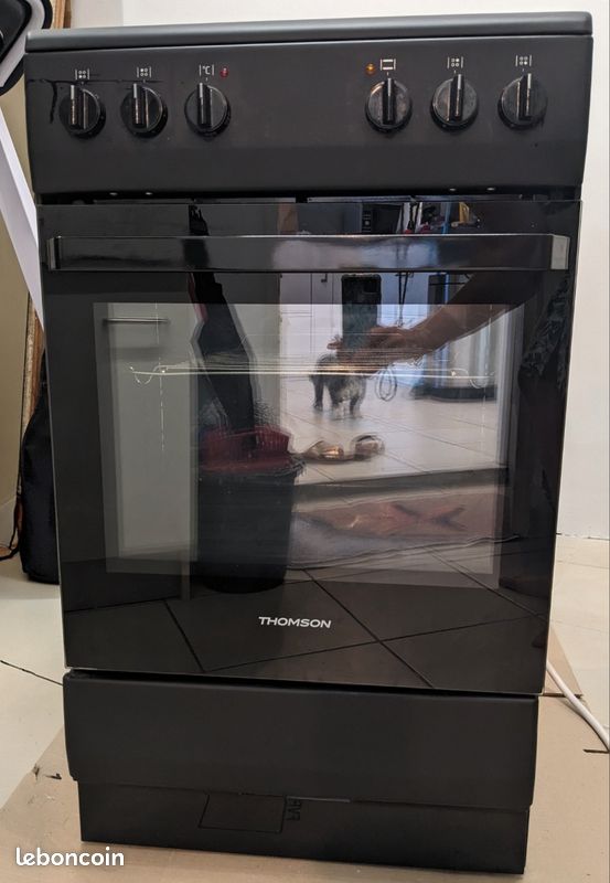 Cuisinière vitrocéramique THOMSON TCC51.4BM – Très bon état (image 1)