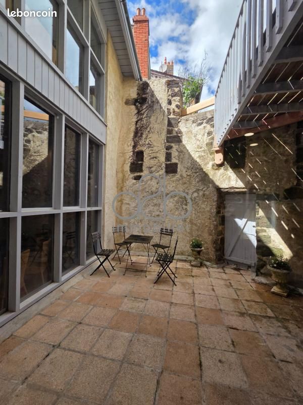 Maison 6 pièces 209 m² · à Le Puy-en-Velay · 209 m² · 325 000 €