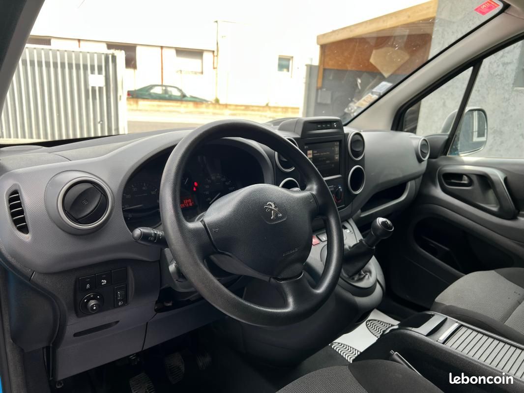 Peugeot Partner FOURGON STANDARD 1.6 BLUEHDI 75 BVM5 PRO / CLIM ECRAN BLUETOOTH ATTELAGE ... (image 5)