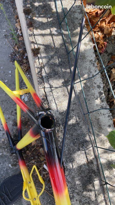 Cadre de velo acier très léger peinture refaite (mais mal faite) (image 7)